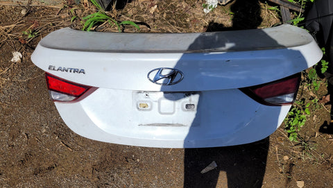 Tapa de baúl Hyundai Elantra 16-18