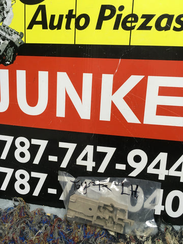 Handle interior izq Toyota Corolla/Matrix/Tacoma/XA/TC 03-10