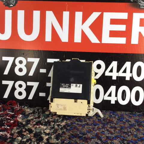 Módulo de Caja de Fusibles Toyota Camry 15-17