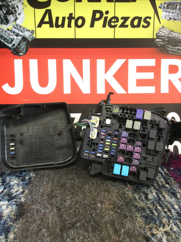 Módulo Caja de Fusibles Mazda 2/CX3/Scion IA/Toyota Yaris IA 16-20