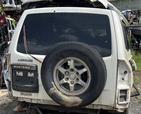 Compuerta Mitsubishi Montero 01-06