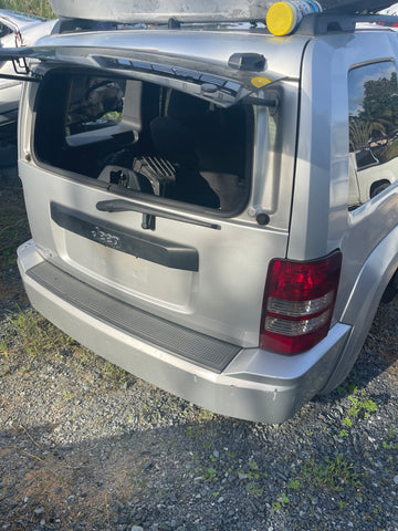 Compuerta trasera Jeep Liberty 08-12