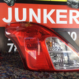 Foco Trasero izq Nissan Versa Sedan 12-19