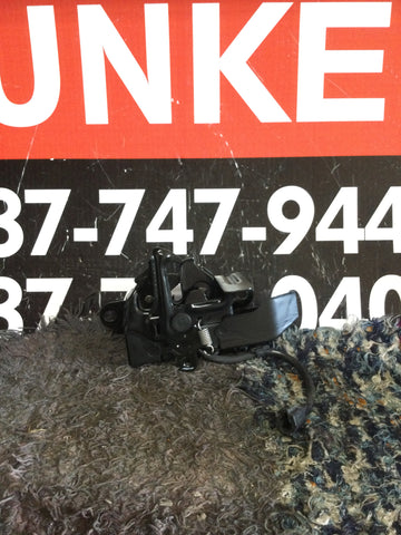 Cerradura de Bonete Toyota Tundra 14-21