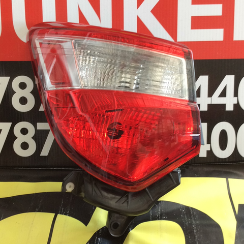 Foco Trasero izq Toyota Yaris HB 17-18
