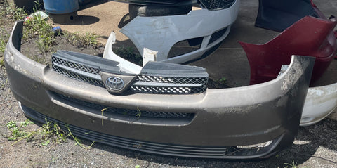 Bumper delantero Toyota Sienna 04-05