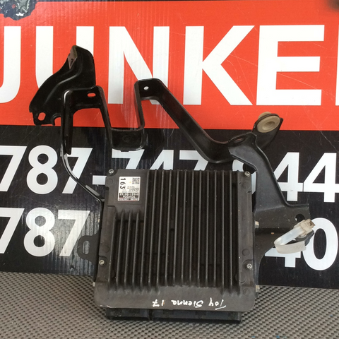 Computadora de Motor Toyota Sienna 2017