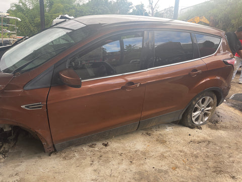 Puerta izq trasera Ford Escape 13-19