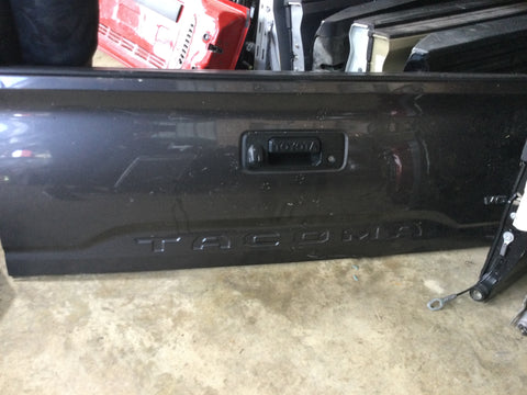 Compuerta Toyota Tacoma 16-23