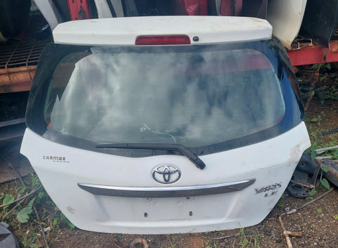 Compuerta Toyota Yaris 12-19