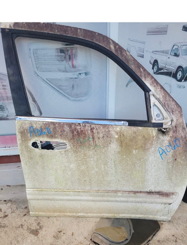 Puerta delantera der Toyota Sequioa 00-05