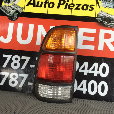 Foco Trasero izq Toyota Tundra 00-06