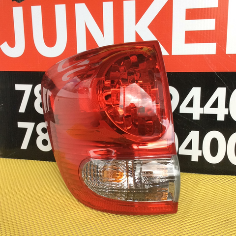 Foco Trasero izq Toyota Sequoia 05-07