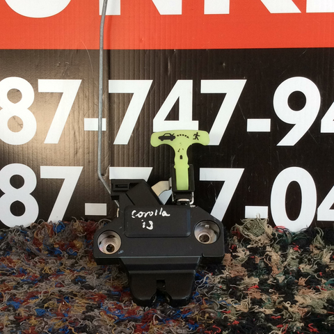 Cerradura de Baúl Toyota Corolla 09-13