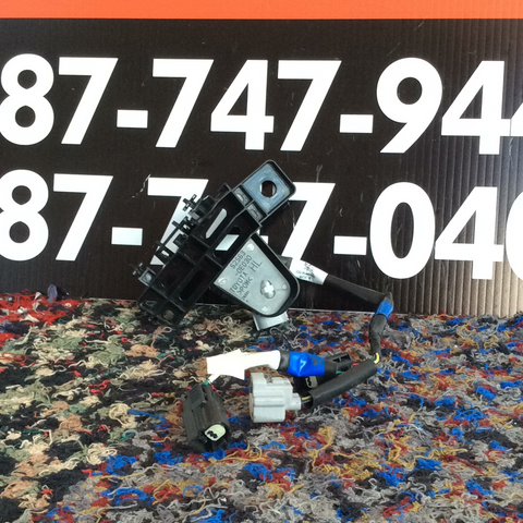 Retenedor izq de Foco Trasero Toyota Highlander 20-21