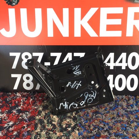 Accesorio Exterior de Batería Mitsubishi Mirage G4/HB 19-21