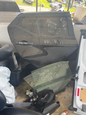 Puerta trasera der Nissan Kicks 18-20