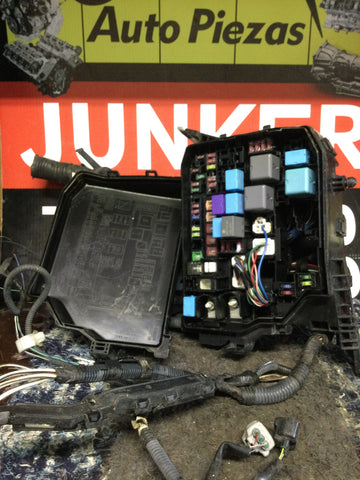 Módulo Caja de Fusibles Toyota Corolla 14-16