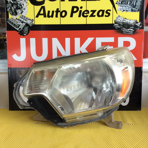 Foco Delantero izq Toyota Tacoma 12-15