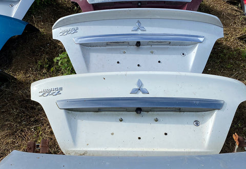 Tapa de Baúl Mitsubishi Mirage G4 14-22