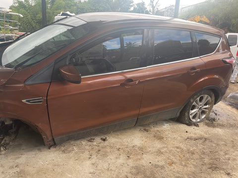 Puerta del izq Ford Escape 13-19