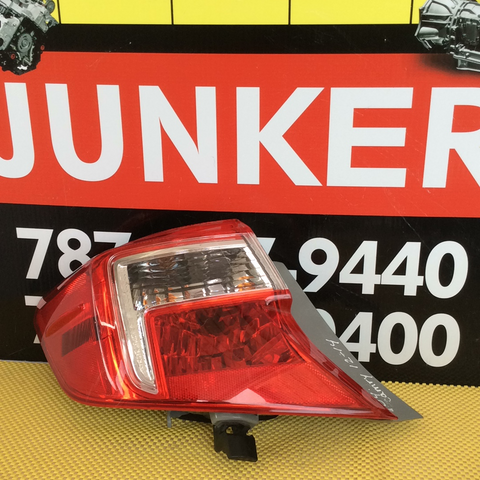 Foco Trasero izq Toyota Camry 12-14