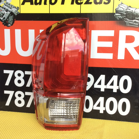 Foco Trasero izq Toyota Tacoma 16-17
