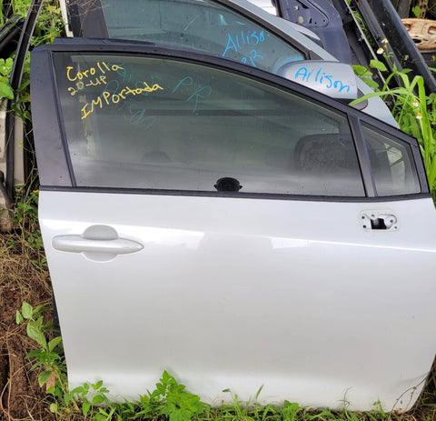 Puerta delantera der Toyota Corolla 19-21