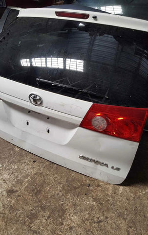 Compuerta Toyota Sienna 01-06