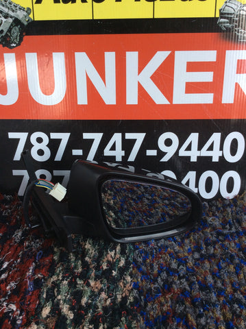 Retrovisor der Toyota Prius C 12-13