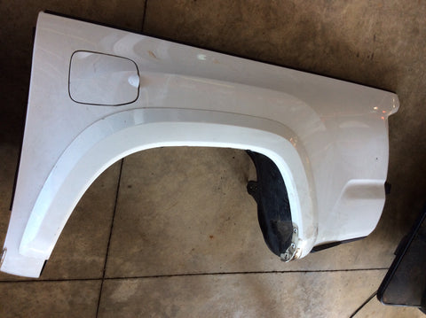 Panel de Guardalodo izq Toyota Tacoma 16-21