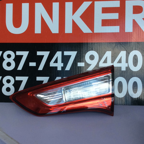 Foco Trasero de baúl der Toyota Yaris Hybrid 17-18