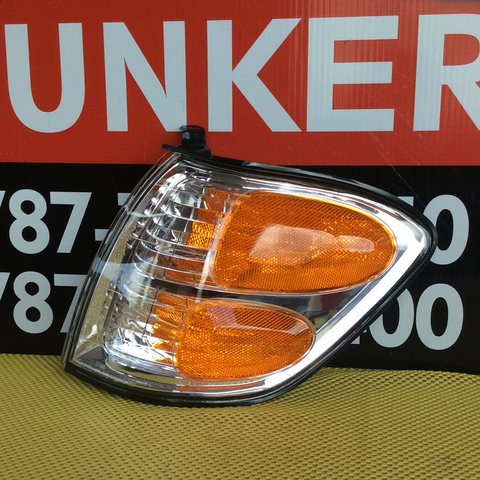 Luz de Señal (S.L.) izq Toyota Sequoia/Tundra 01-04