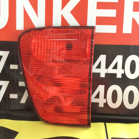 Foco Trasero de baúl der Toyota Sequoia 01-04