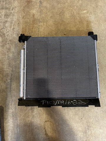 Condensador Toyota Tacoma 16-22