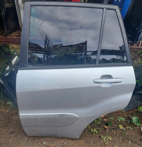 Puerta trasera Izq Toyota Rav4 01-05