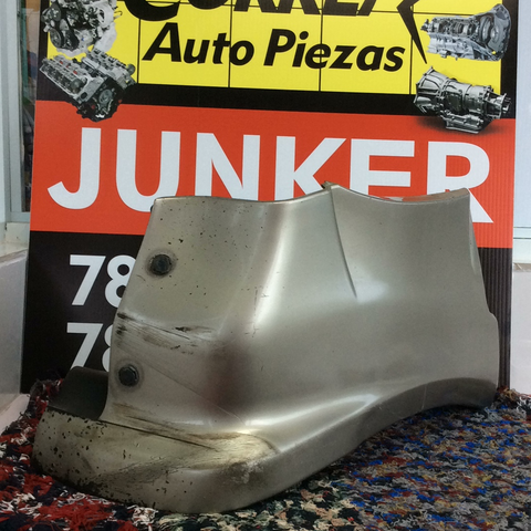 Extensión final de Guardalodo der Mitsubishi Montero 01-02