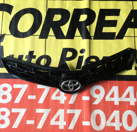 Parrilla Toyota Corolla 14-16