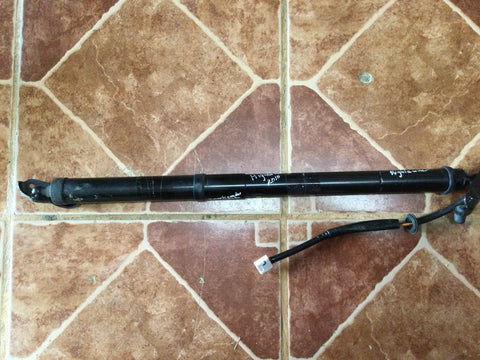 Botella der (Lift Cylinder Support) Toyota Highlander 08-13