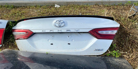 Tapa de Baúl Toyota Camry 18-20
